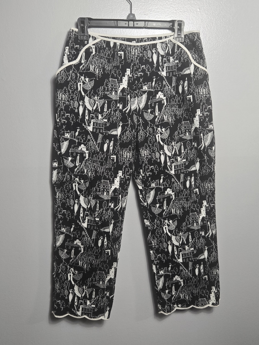 Grace Elements Black White Novelty Village Print Scalloped Capri Crop Pants 10
